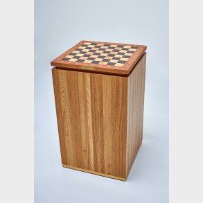 Skaksjle i massiv Eg, Wenge, Ask og Kirsebrtr med graveret & forgyldt skrift